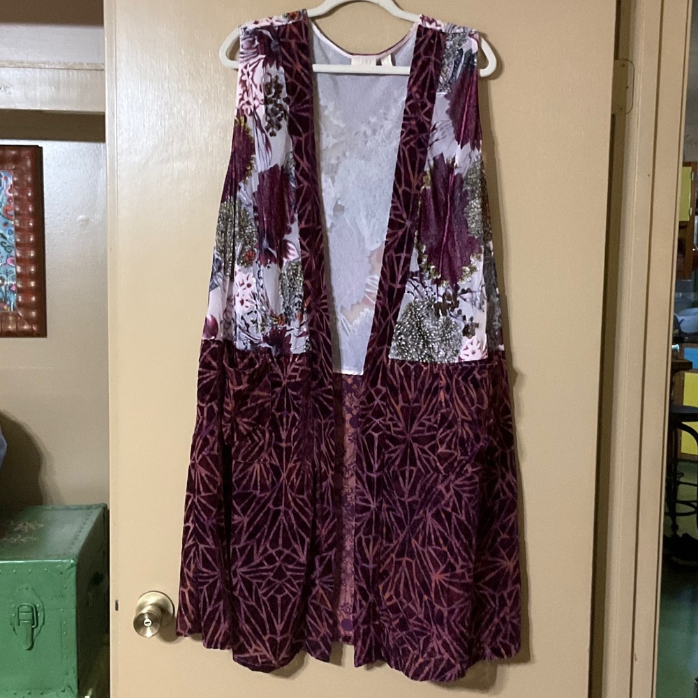 LOGO Lavish Velvet Sheer Vest